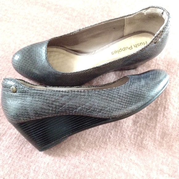Hush Puppies Shoes Gray Snakeskin Wedge Shoes Hush Puppies Size 6